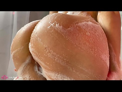 ❤️ Brunette, Duşda Güclü Orgazm Vermək üçün Vibratorla Pişiyi Mastürbasyon Etdirir ☑ Anal porno bizdə ﹏