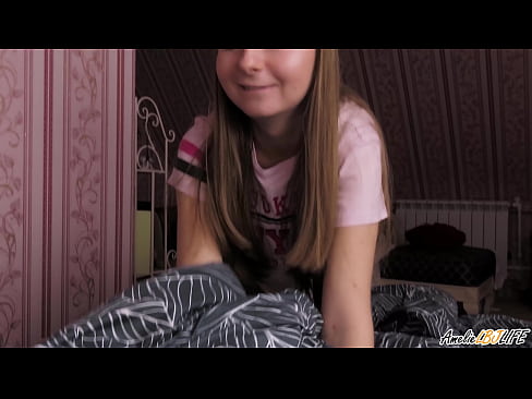 ❤️ Blondie onun BFF-ni dərindən sorur və ağzına boşaldır ☑ Anal porno bizdə ﹏