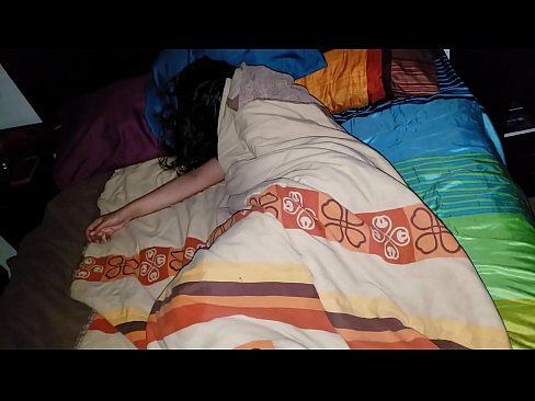 ❤️ Ögey oğul gənc ögey anası yatarkən onu təhqir edir. ☑ Anal porno bizdə ﹏